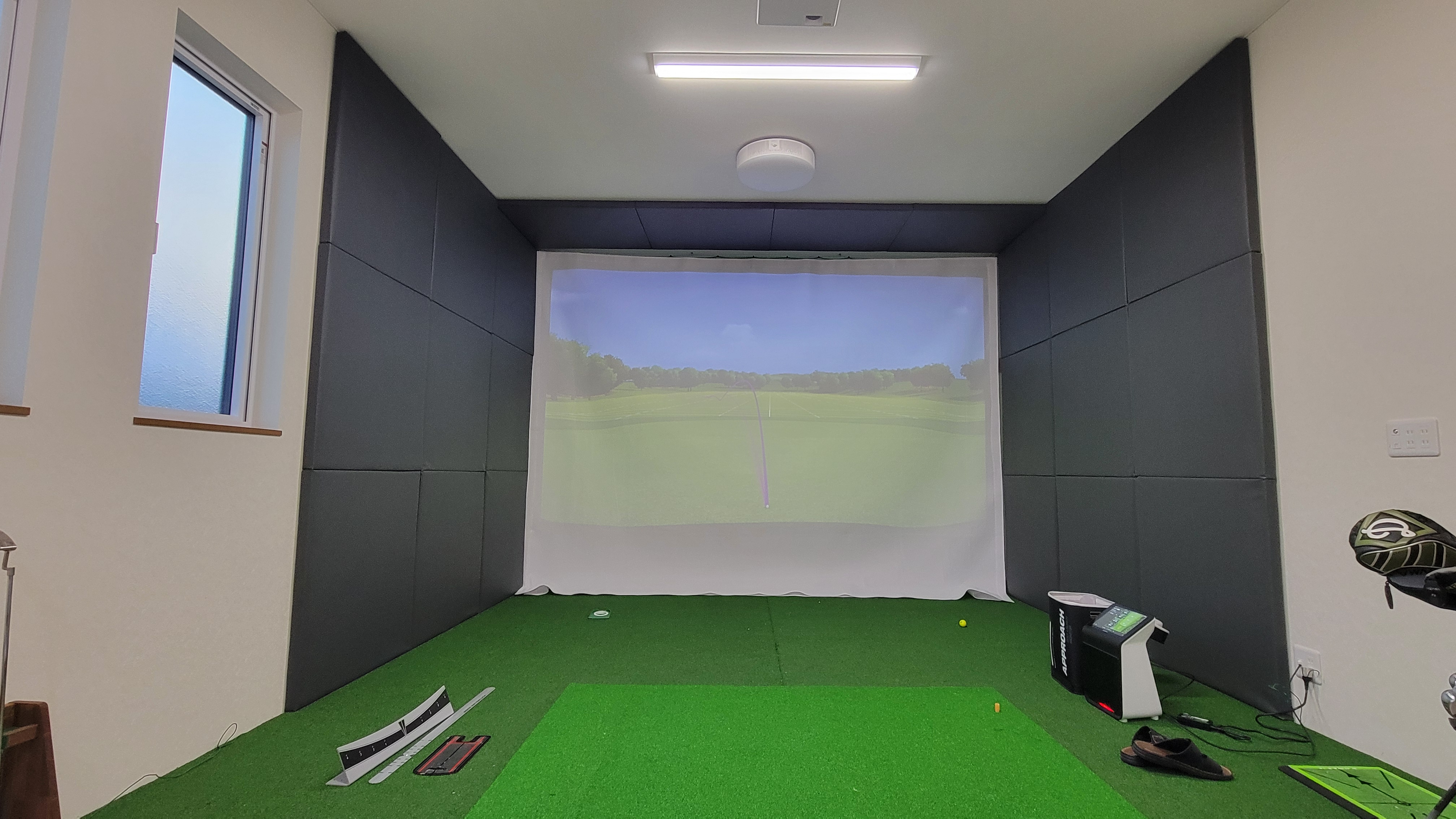 Ha-Milデンタルクリニック盛岡に併設されたシミュレーションゴルフ練習場